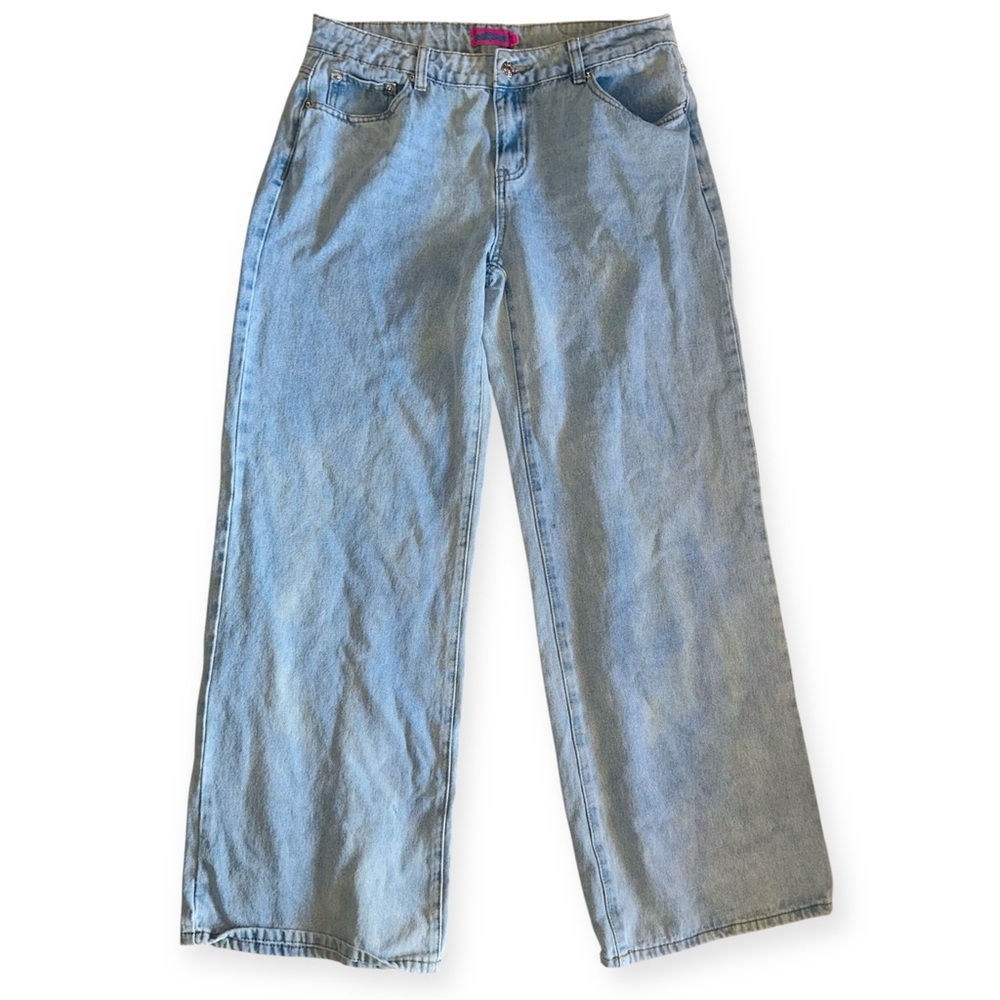 Woman’s Edikted Jeans